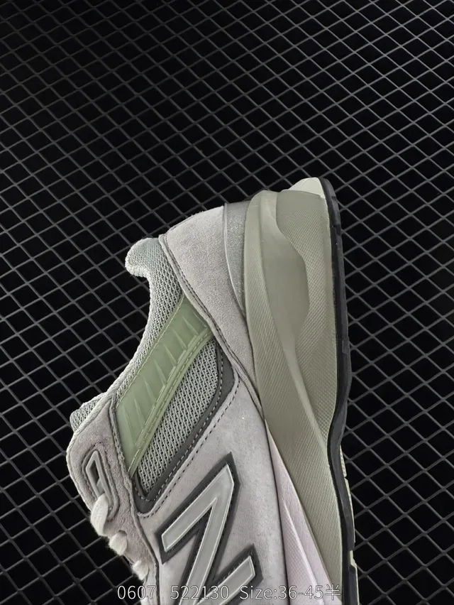 New Balance 990 Cinza Verde Solado Chunky Camurça e Rede Superior Tênis Lifestyle 6