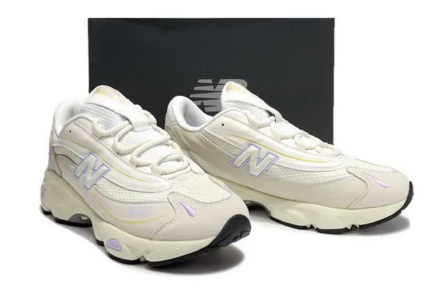 New Balance Bege Roxo Tênis Lifestyle com Sola Média Grossa Upper Híbrido Malha-Camurça 5
