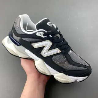New Balance काले ग्रे मल्टी लेयर मिडसोल मेश और सिंथेटिक ओवरले कंस्ट्रक्शन चंकी स्नीकर