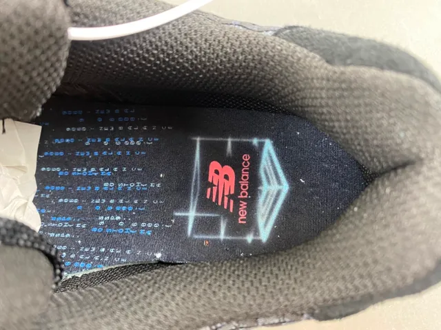 New Balance काला भूरा स्कल्प्टेड मिडसोल मेश एंड सिंथेटिक ओवरले कंस्ट्रक्शन चंकी स्नीकर 7