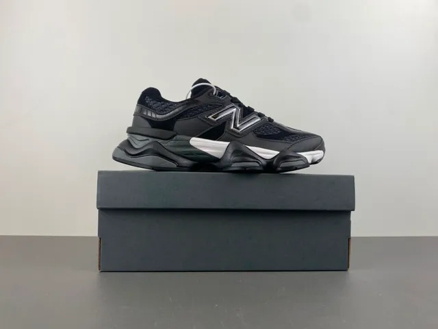 New Balance काला भूरा स्कल्प्टेड मिडसोल मेश एंड सिंथेटिक ओवरले कंस्ट्रक्शन चंकी स्नीकर 15