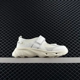 Tênis Mary Jane New Balance Breeze sola chunky branca