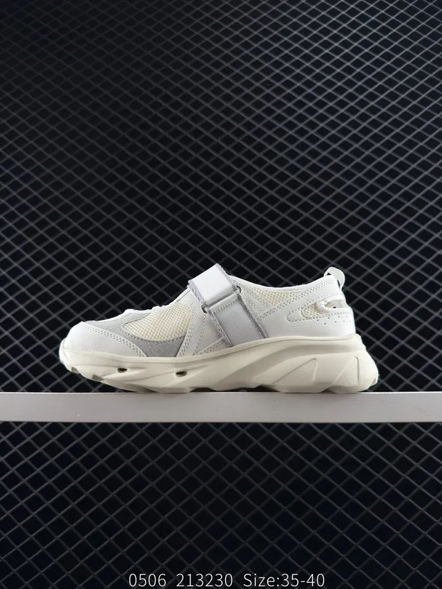 Tênis Mary Jane New Balance Breeze sola chunky branca 6