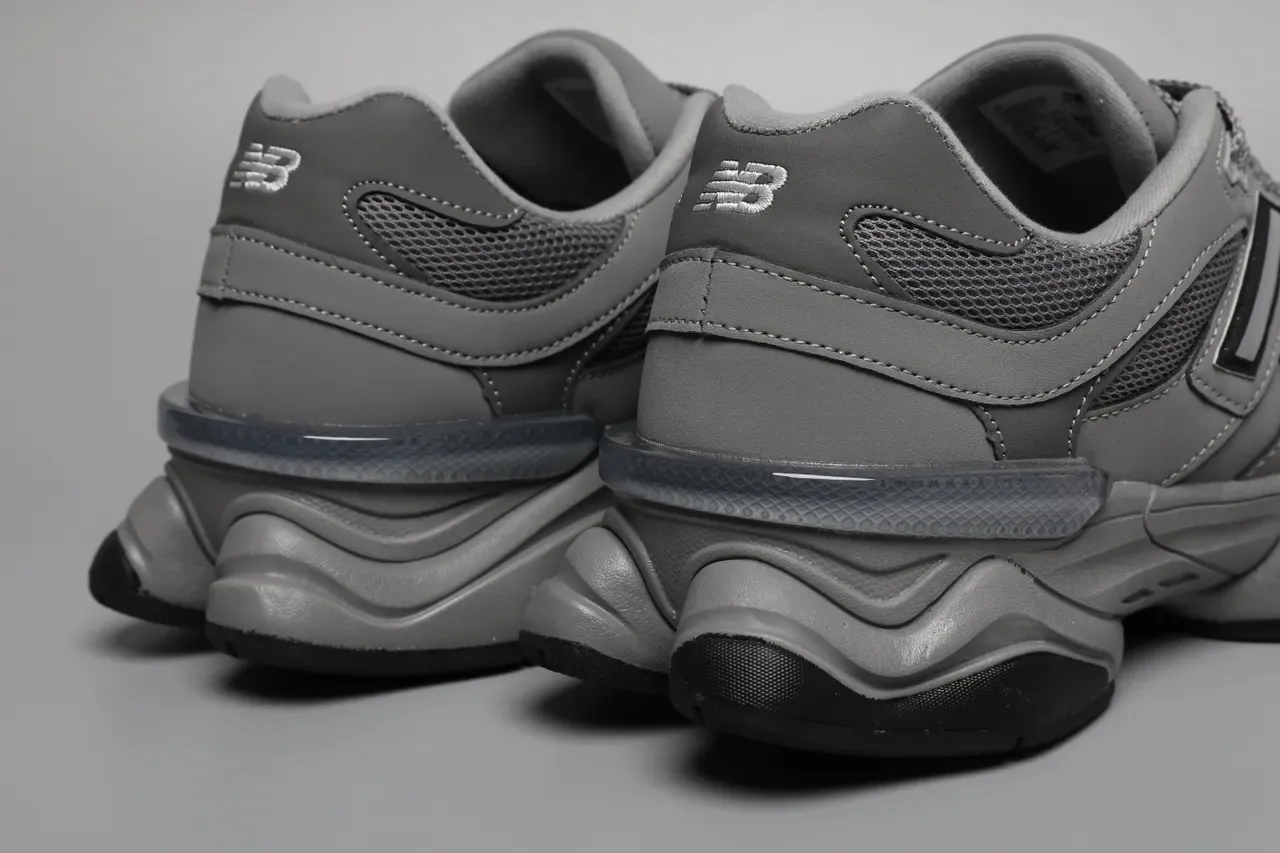 New Balance Gray Black Chunky Sculpted Midsole Mesh And Synthetic Overlay Construction Lifestyle Sneakers 2