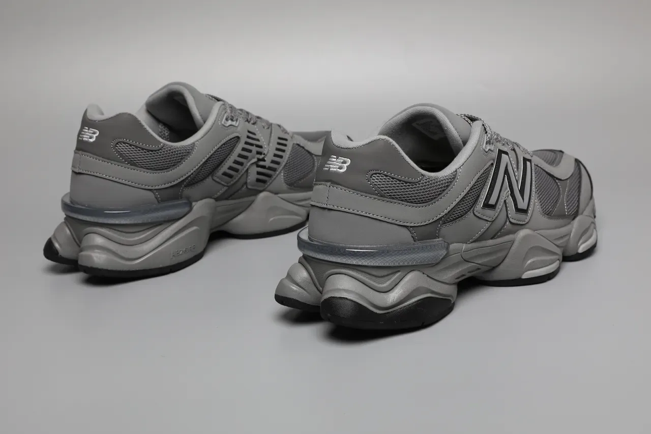 New Balance Gray Black Chunky Sculpted Midsole Mesh And Synthetic Overlay Construction Lifestyle Sneakers 3