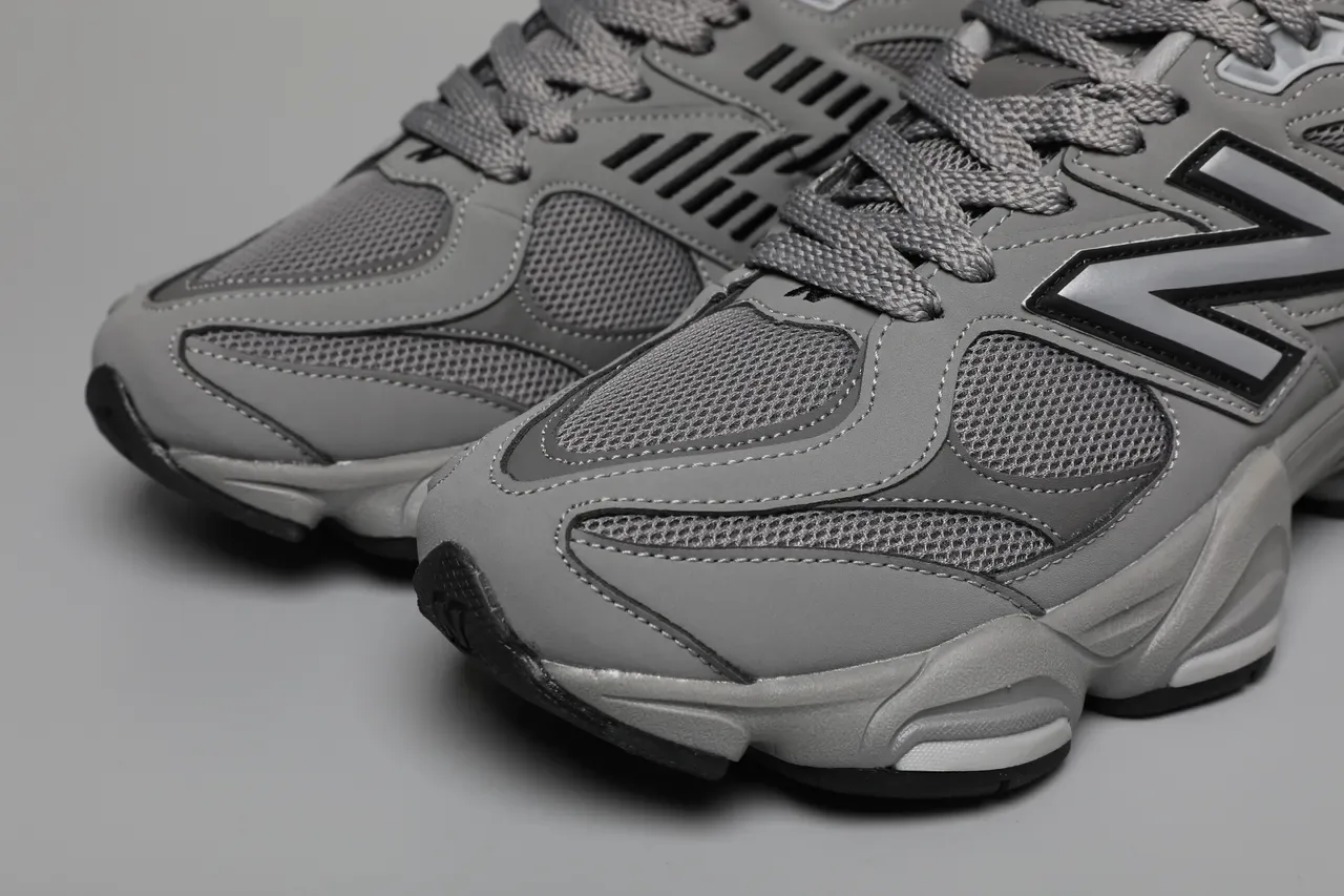 New Balance Gray Black Chunky Sculpted Midsole Mesh And Synthetic Overlay Construction Lifestyle Sneakers 4