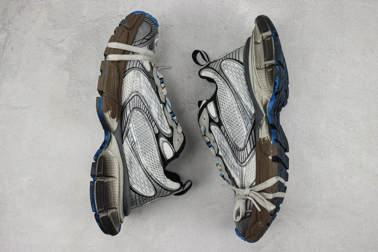 New Balance Gray Blue Layered Mesh And Synthetic Upper Sculpted Multi-Density Midsole Chunky Sneakers 2
