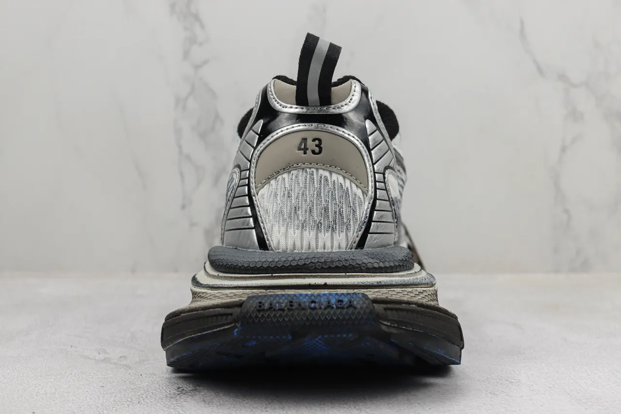 New Balance Gray Blue Layered Mesh And Synthetic Upper Sculpted Multi-Density Midsole Chunky Sneakers 9