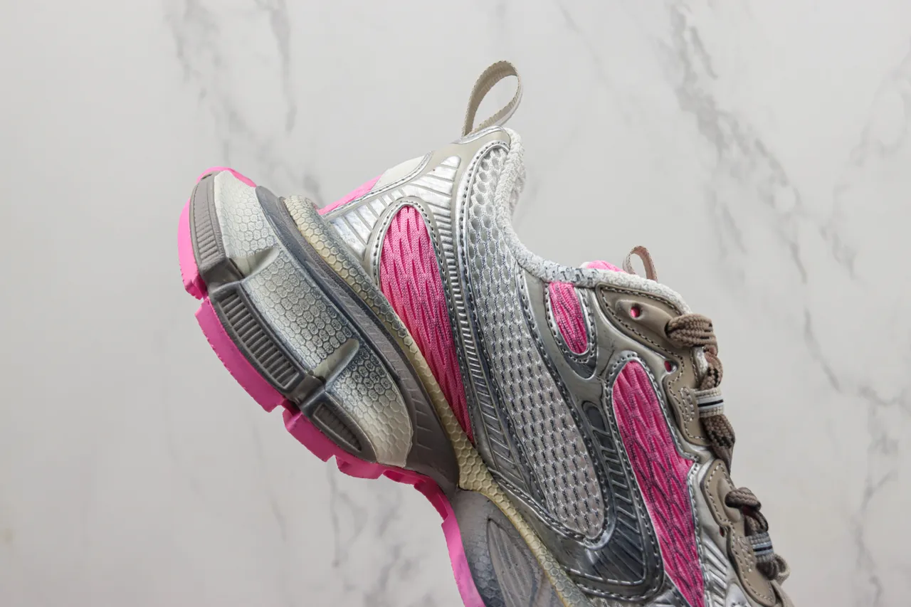 New Balance भूरा गुलाबी लेयर्ड सिंथेटिक-मेश अपर हनीकॉम्ब मिडसोल टेक्सचर चंकी स्नीकर 5