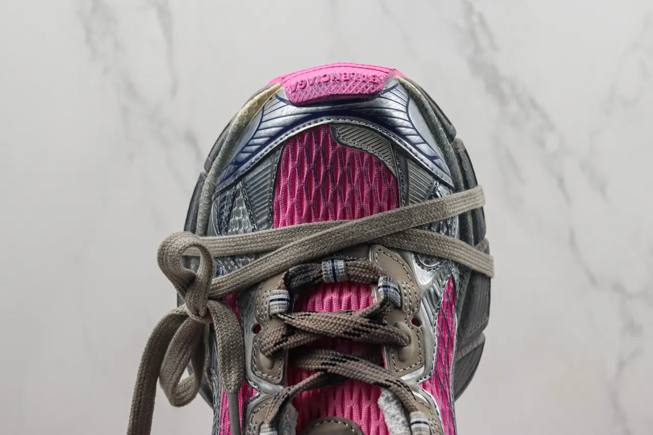 New Balance भूरा गुलाबी लेयर्ड सिंथेटिक-मेश अपर हनीकॉम्ब मिडसोल टेक्सचर चंकी स्नीकर 6