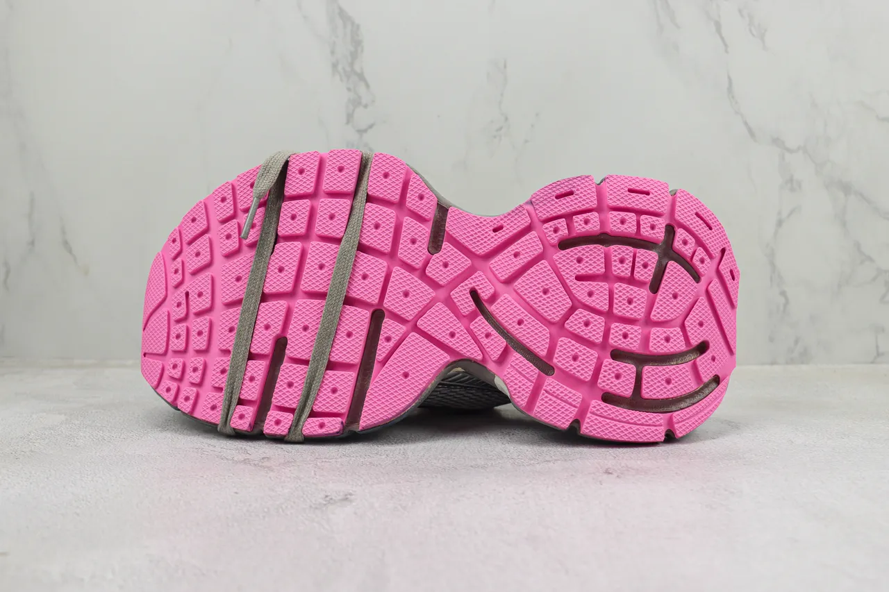 New Balance भूरा गुलाबी लेयर्ड सिंथेटिक-मेश अपर हनीकॉम्ब मिडसोल टेक्सचर चंकी स्नीकर 8