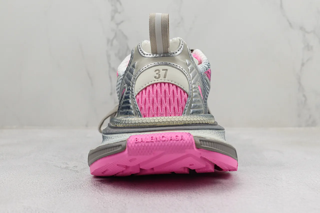 New Balance भूरा गुलाबी लेयर्ड सिंथेटिक-मेश अपर हनीकॉम्ब मिडसोल टेक्सचर चंकी स्नीकर 9