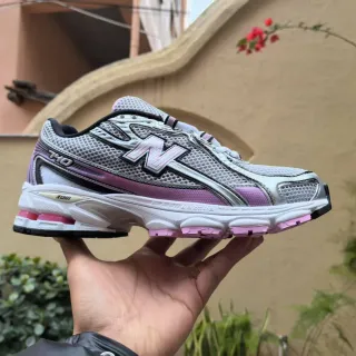 New Balance Cinza Rosa Malha Superior Franja de Acento Tênis de Corrida