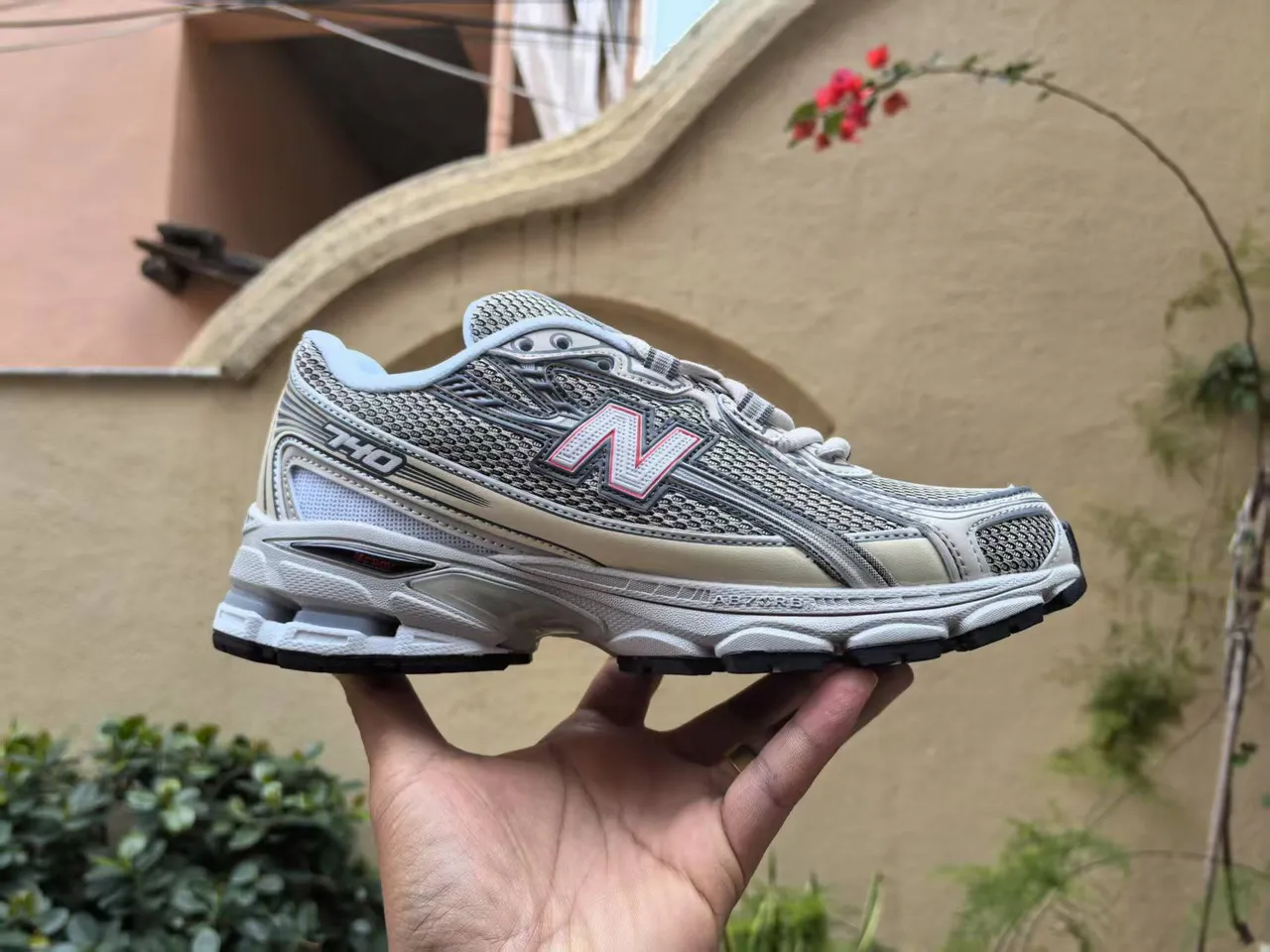 New Balance Cinza Rosa Malha Superior Franja de Acento Tênis de Corrida 2