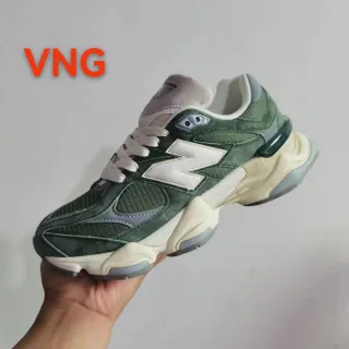 New Balance সবুজ বেইজ অলিভ স্যুড এবং মেশ উপরের ক্রিম স্কাল্প্টেড মিডসোল চাঙ্কি স্নিকার