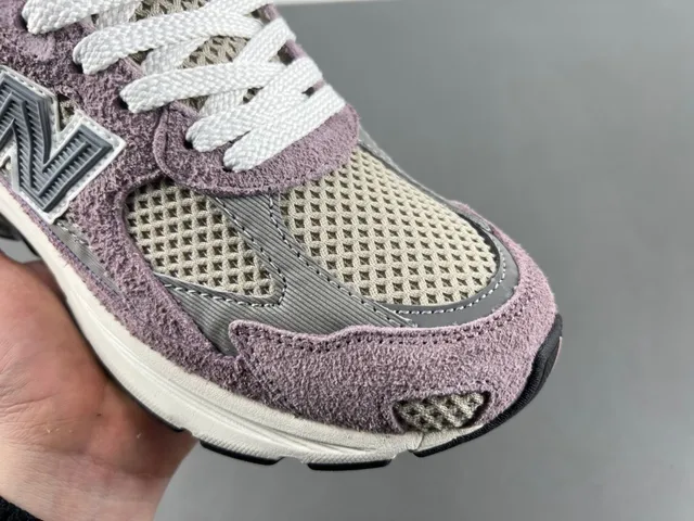 New Balance 紫色米色中底混合麂皮和网面鞋面厚底运动鞋 3