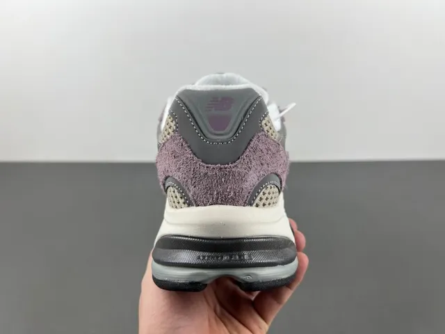 New Balance 紫色米色中底混合麂皮和网面鞋面厚底运动鞋 4