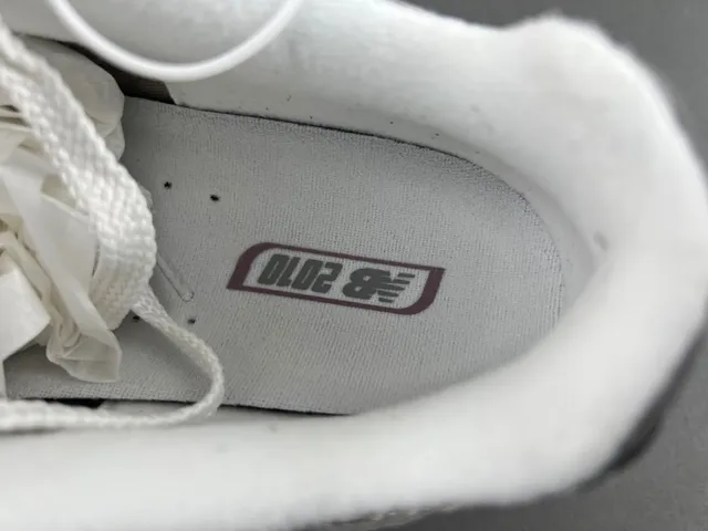 New Balance 紫色米色中底混合麂皮和网面鞋面厚底运动鞋 8