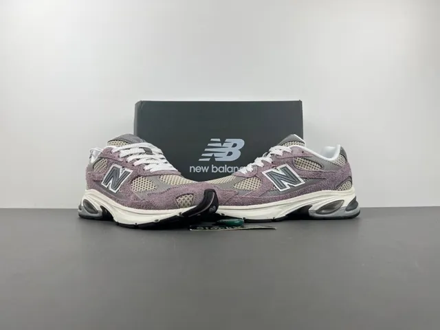 New Balance 紫色米色中底混合麂皮和网面鞋面厚底运动鞋 13
