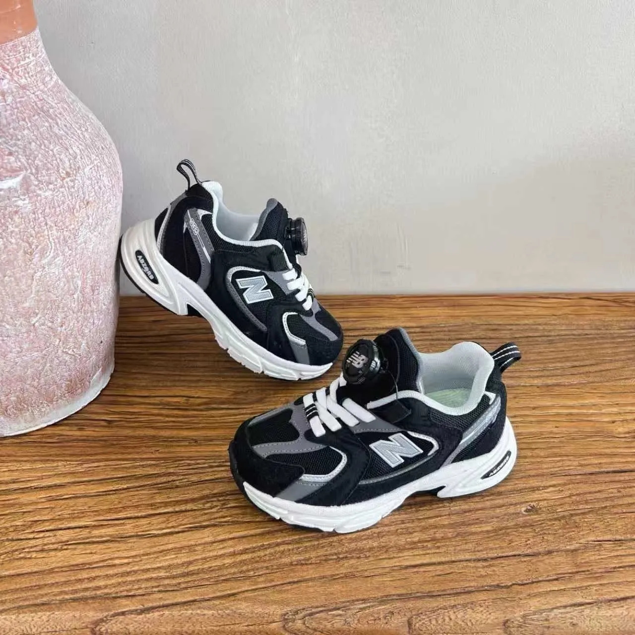 New Balance Chaussures chunky à silhouette blanche et verte, mesh et superpositions synthétiques 4