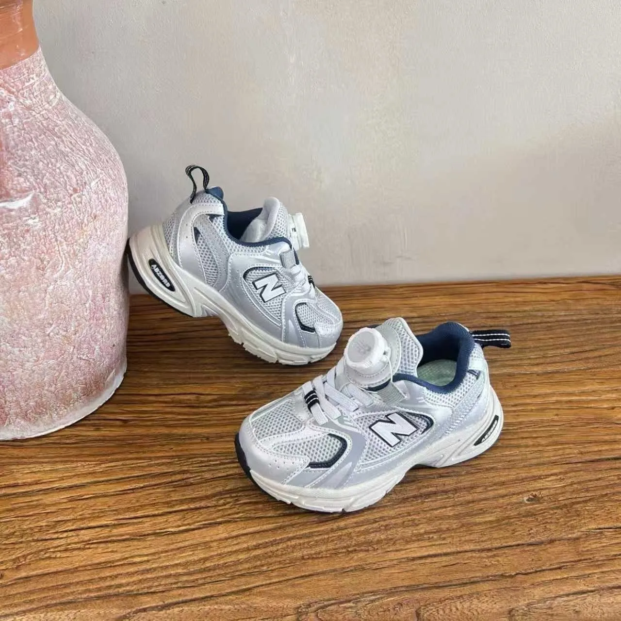 New Balance Chaussures chunky à silhouette blanche et verte, mesh et superpositions synthétiques 5