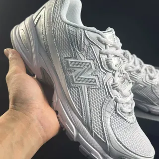 New Balance Branco Monocromático Malha e Revestimento Sintético Tênis de Corrida