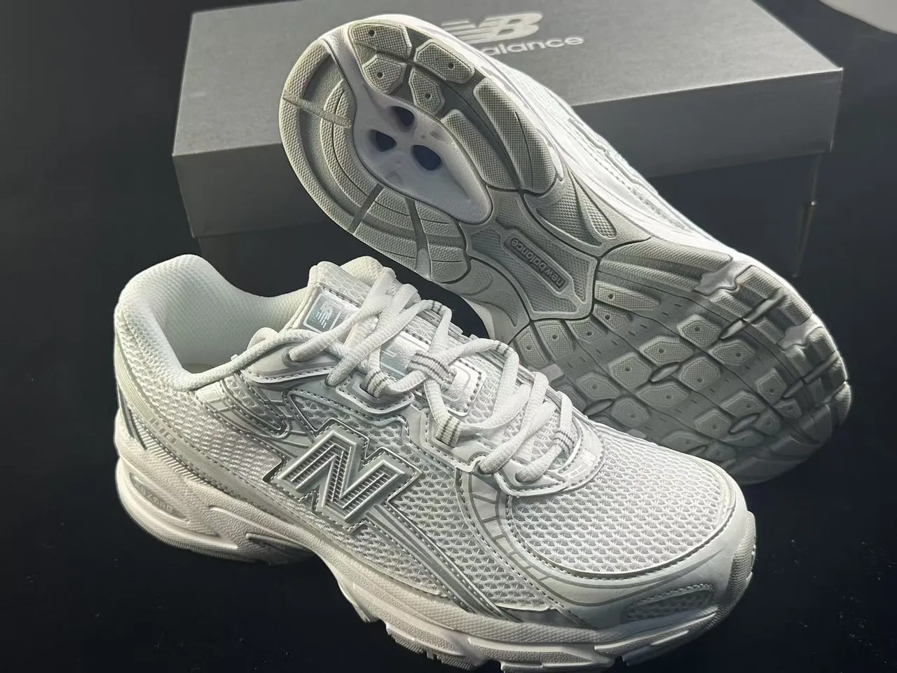New Balance White Monochromatic Mesh And Synthetic Overlay Running Shoes 4