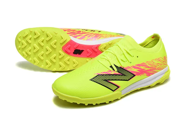 New Balance Chaussures de football turf avec upper en knit jaune rose lacets asymétriques 6