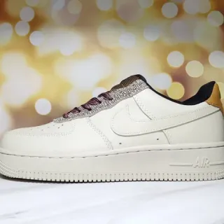 Nike Air Force 1 أبيض أسود منخفض القمة مثقوب الإصبع حذاء أسلوب حياة
