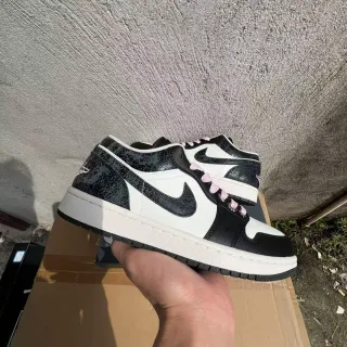 Nike Air Jordan 1 Low منقط أسود أبيض وردي حذاء أسلوب حياة