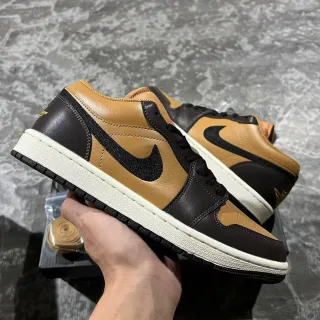 نيكي إير جوردان 1 لاو تان و بلاك سنيكرز لايف ستايل