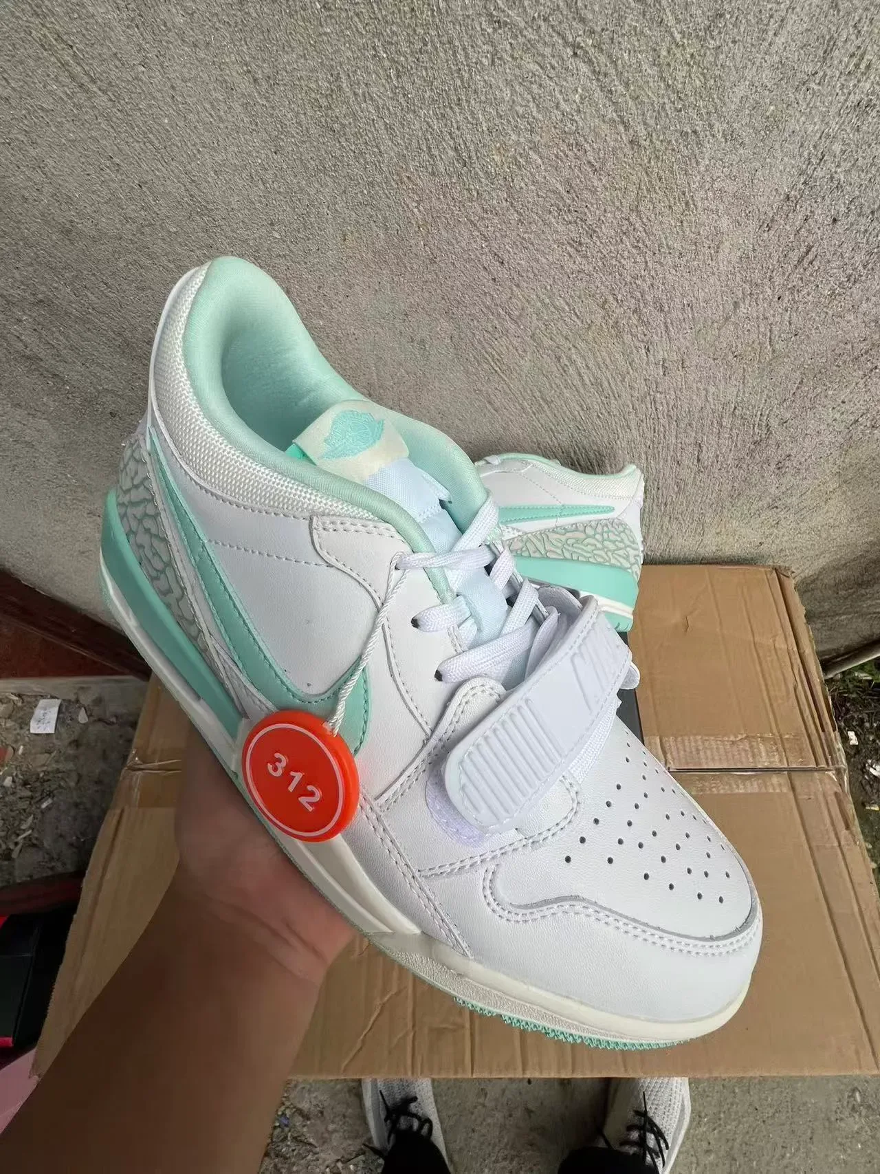 Nike Air Jordan Legacy 312 أبيض أخضر نعناعي طباعة الفيل سنيكرز لايف ستايل 2