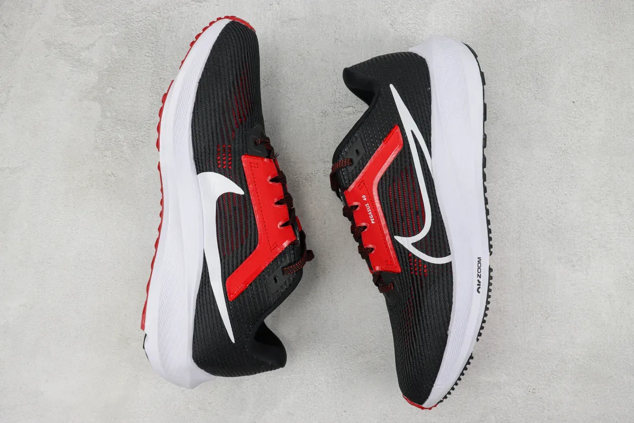 Nike Air Zoom Pegasus 40 Preto Vermelho Branco Tênis de Corrida 2