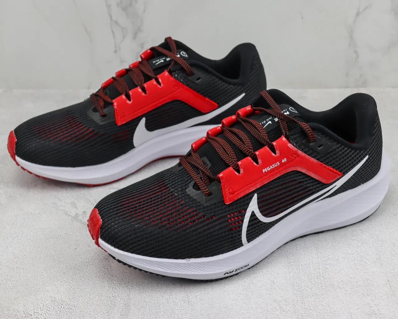 Nike Air Zoom Pegasus 40 Preto Vermelho Branco Tênis de Corrida 4