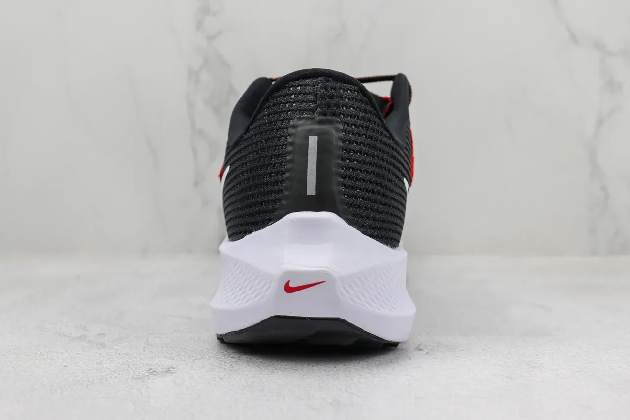 Nike Air Zoom Pegasus 40 Preto Vermelho Branco Tênis de Corrida 9