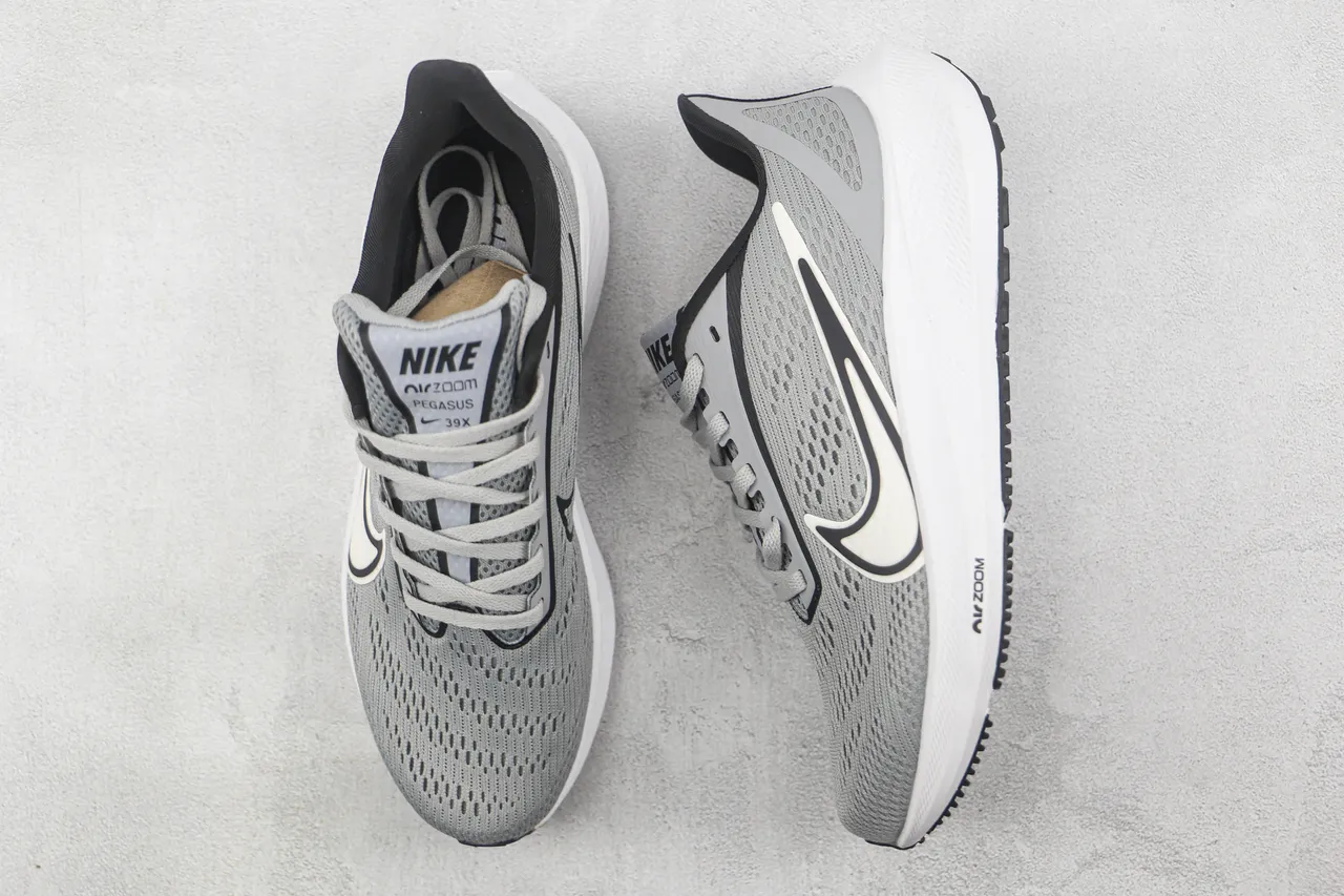 Nike Air Zoom Pegasus Chaussures de course en maille grise 3