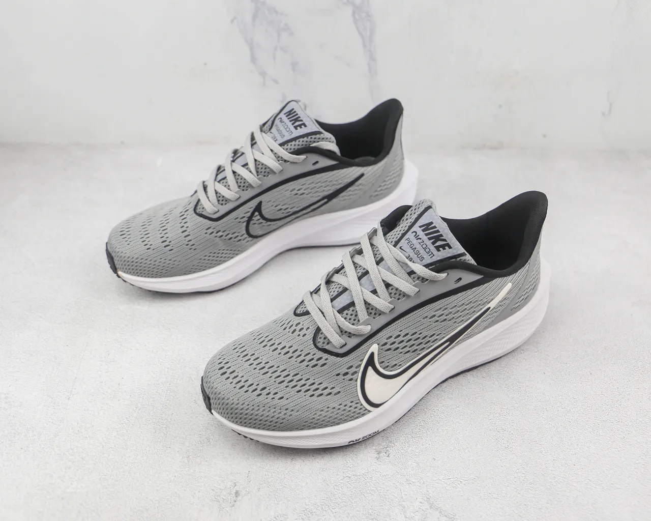 Nike Air Zoom Pegasus Chaussures de course en maille grise 4