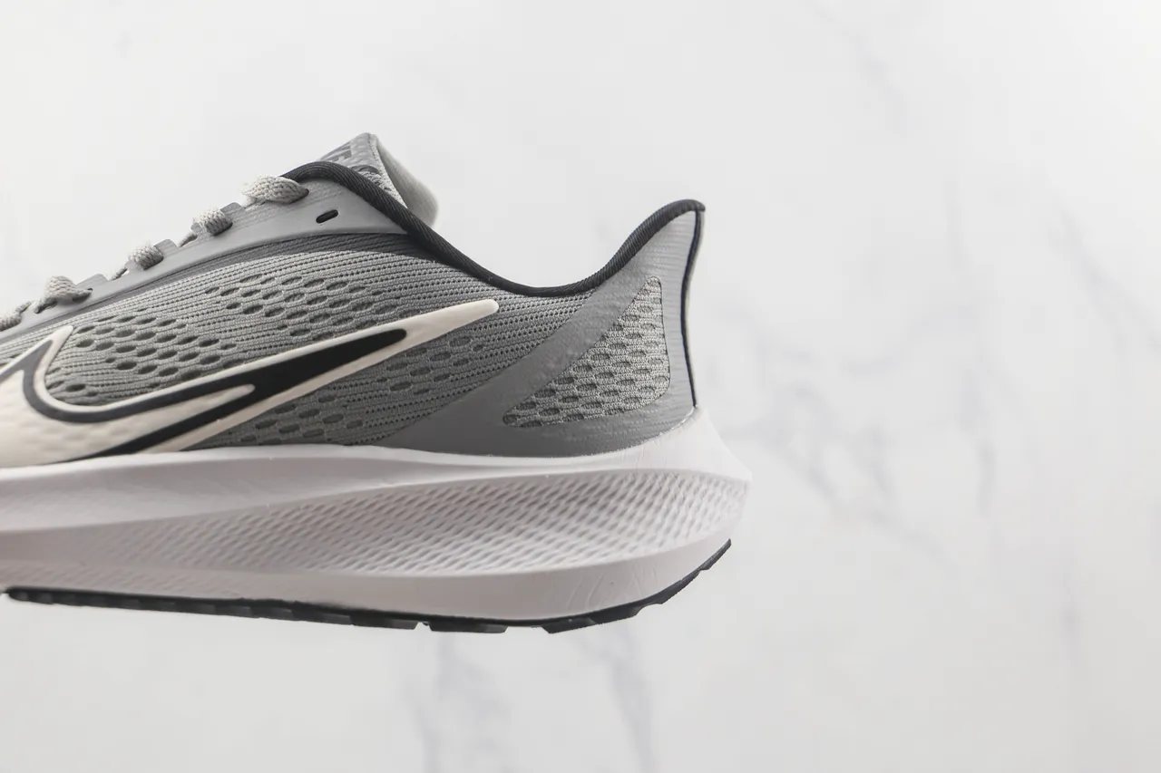 Nike Air Zoom Pegasus Chaussures de course en maille grise 7