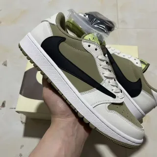 Nike 米色绿色低帮皮革拼接生活方式运动鞋