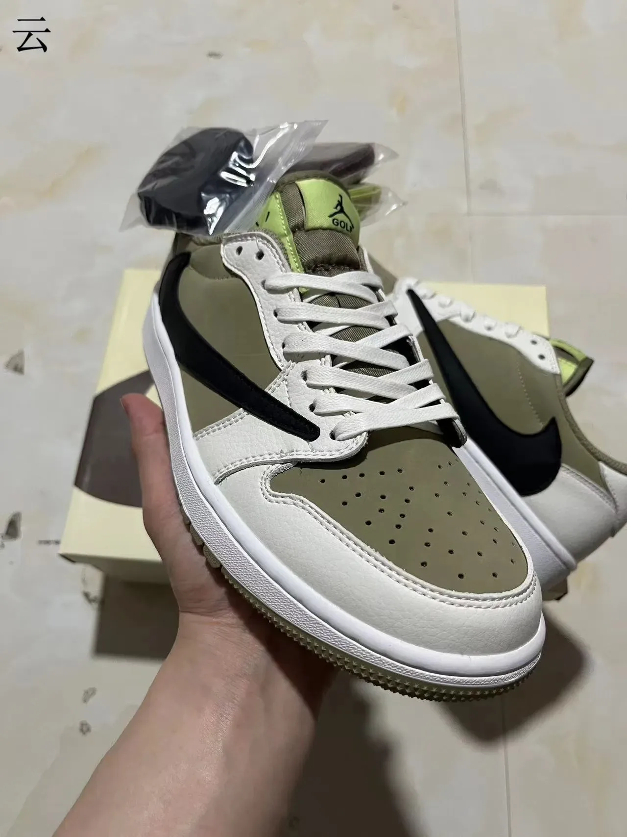 Nike Tênis Lifestyle Beige Green Low-Top com Painéis de Couro 2