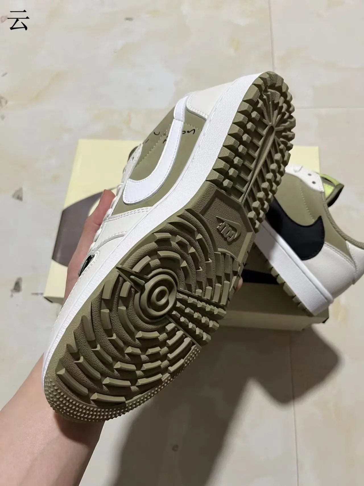 Nike Tênis Lifestyle Beige Green Low-Top com Painéis de Couro 6