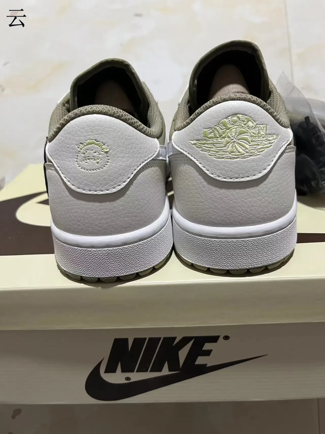Nike Tênis Lifestyle Beige Green Low-Top com Painéis de Couro 8