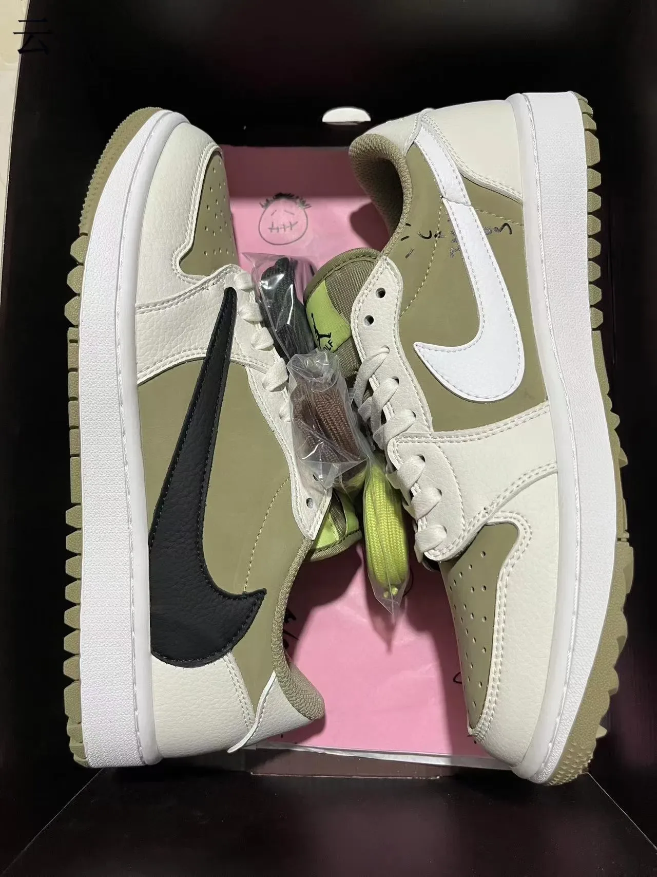 Nike Tênis Lifestyle Beige Green Low-Top com Painéis de Couro 9
