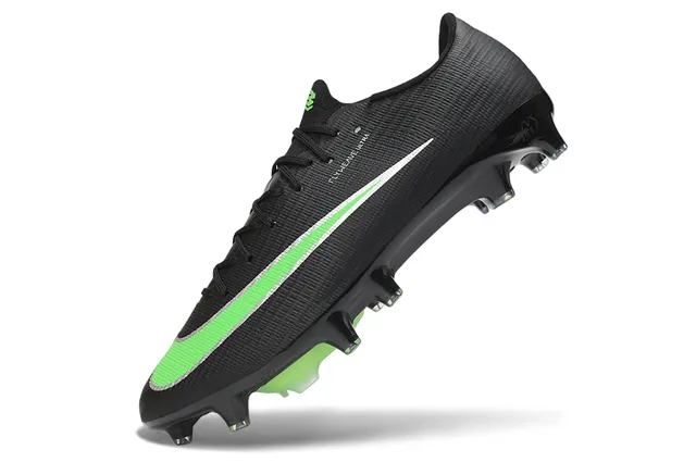 Nike 黑色绿色 飞织针织鞋面 霓虹强调条纹 碎钉足球鞋 3