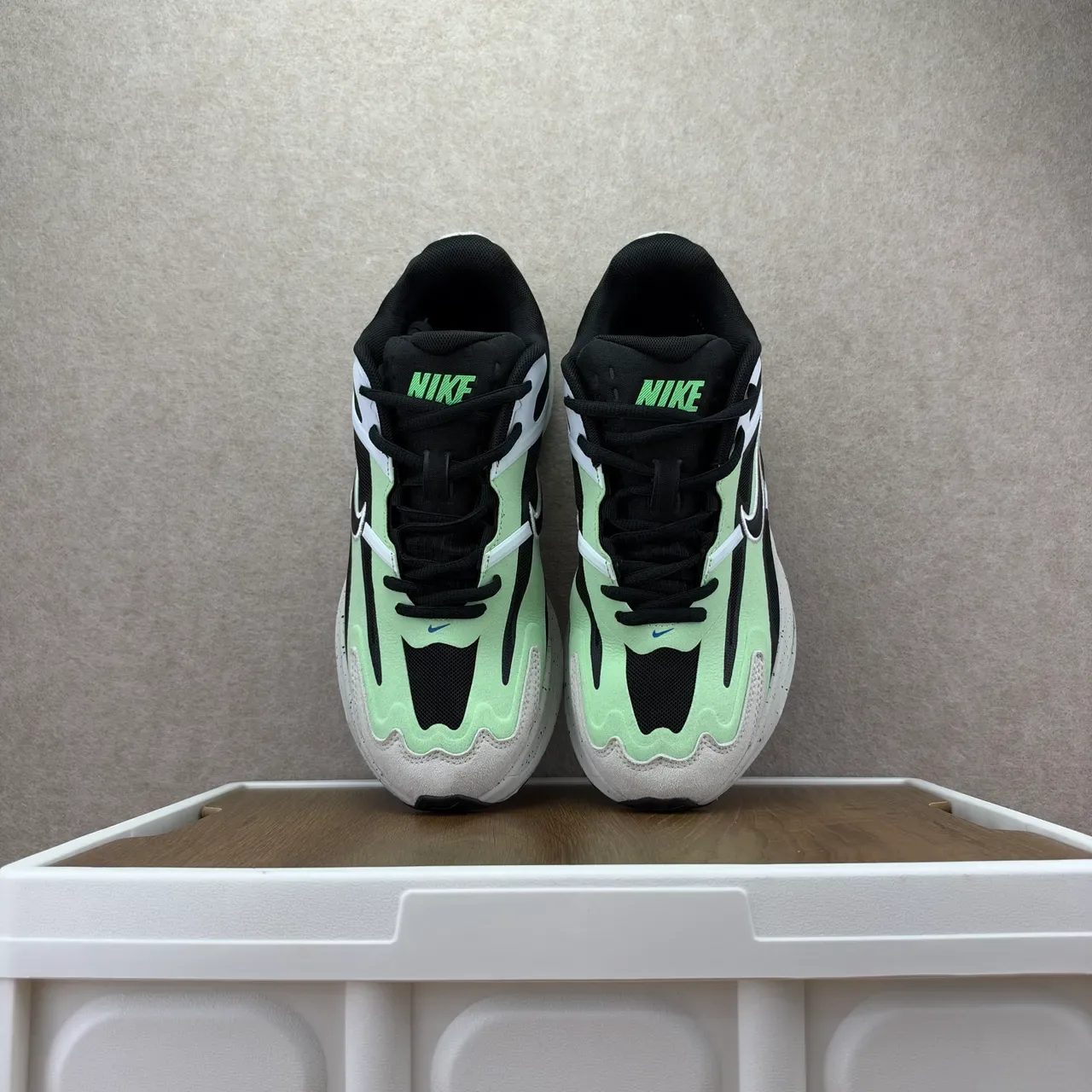 Nike Black Green Layered Synthetic Overlays Mint Accent Panels Lifestyle Sneakers 4