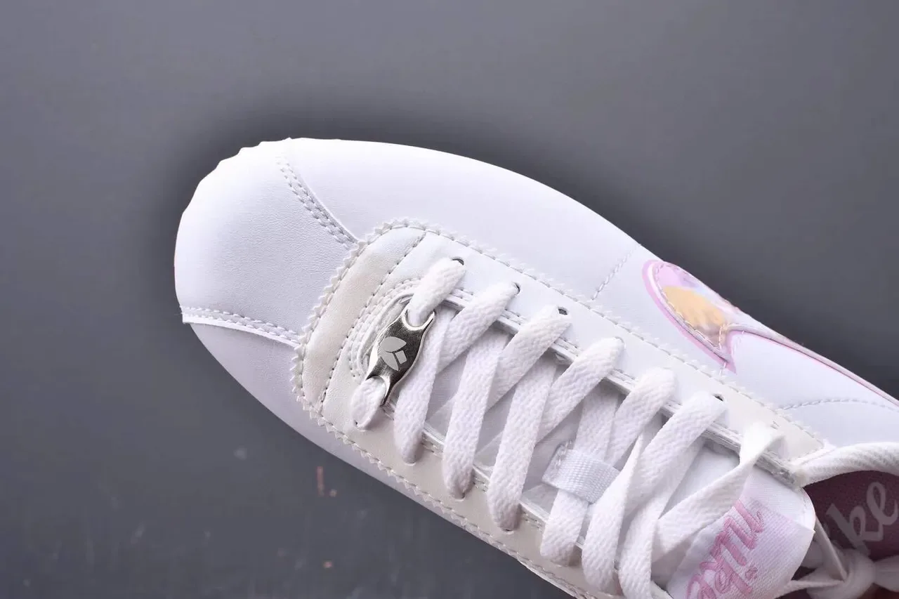 Nike Cortez Zapatillas con estampado floral blanco y rosa lifestyle 7