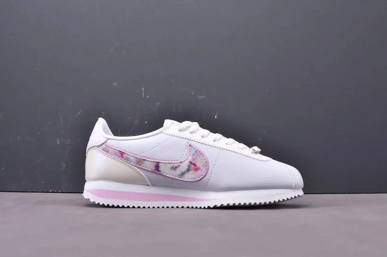 Nike Cortez Zapatillas con estampado floral blanco y rosa lifestyle 9