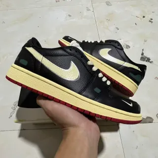 Nike Dunk Low أسود كريم أحمر حذاء رياضي أسلوب حياة