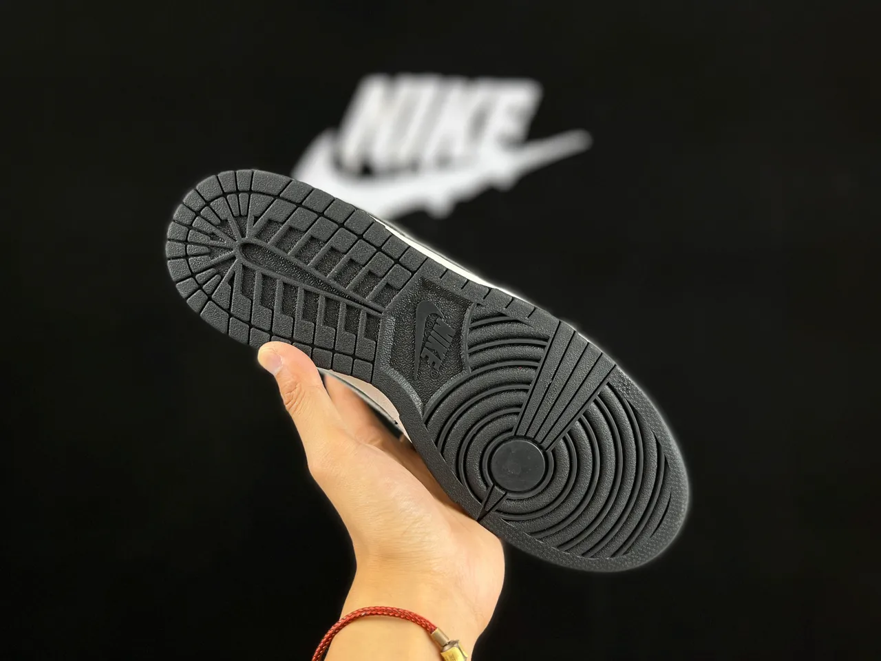 Nike Dunk Low Chaussures de Skateboard en Daim Gris 2