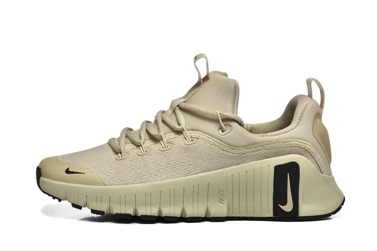 Nike Free RN 米色和黑色生活方式运动鞋 6